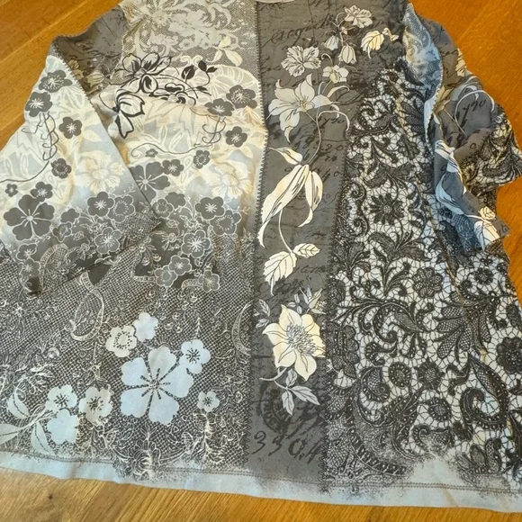 B.L.E.U. Women's Blue and Black Floral Top - Picture 2 of 3